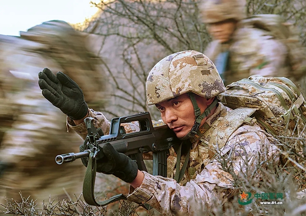 jpg 次罗布在训练中.jpg