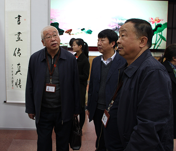 徐书记参观书画展2 徐书记参观书画展2