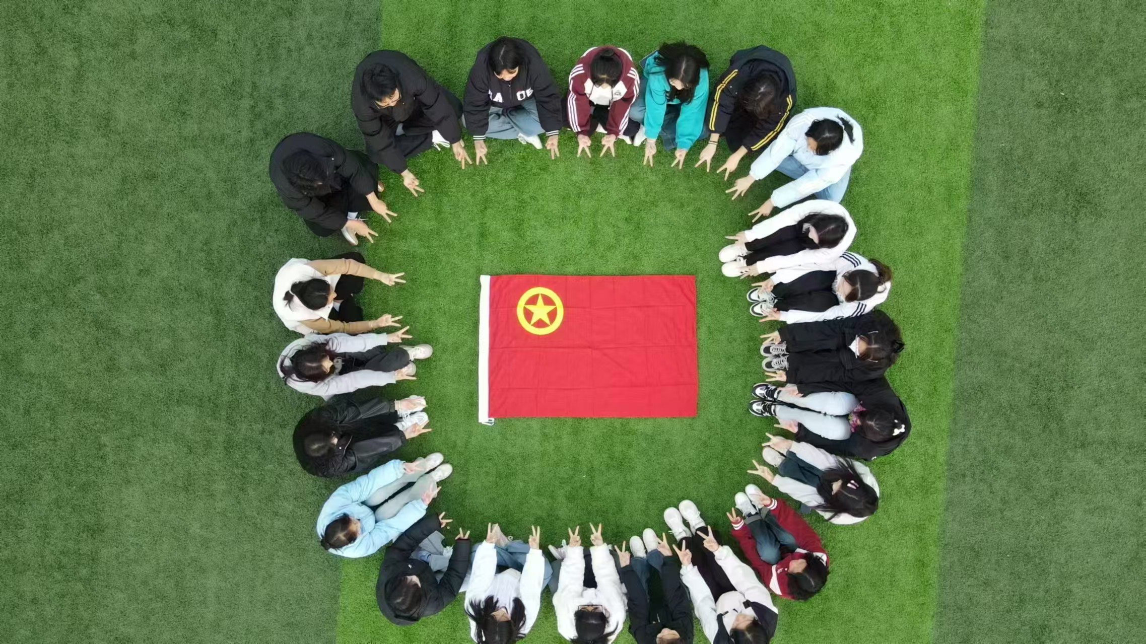 我和团旗合影
