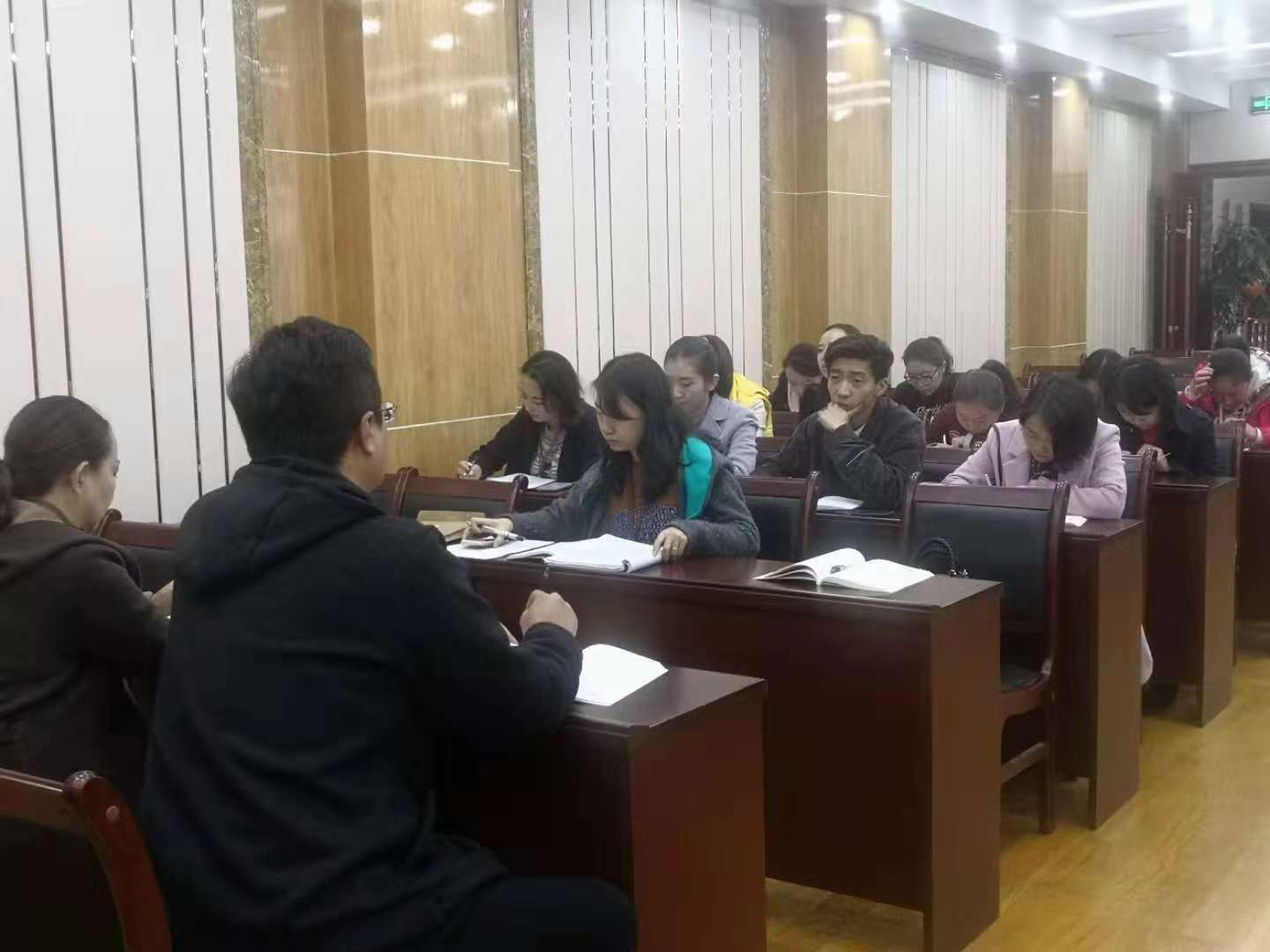 3.10月23日，管理工程系党支部组织学习活动