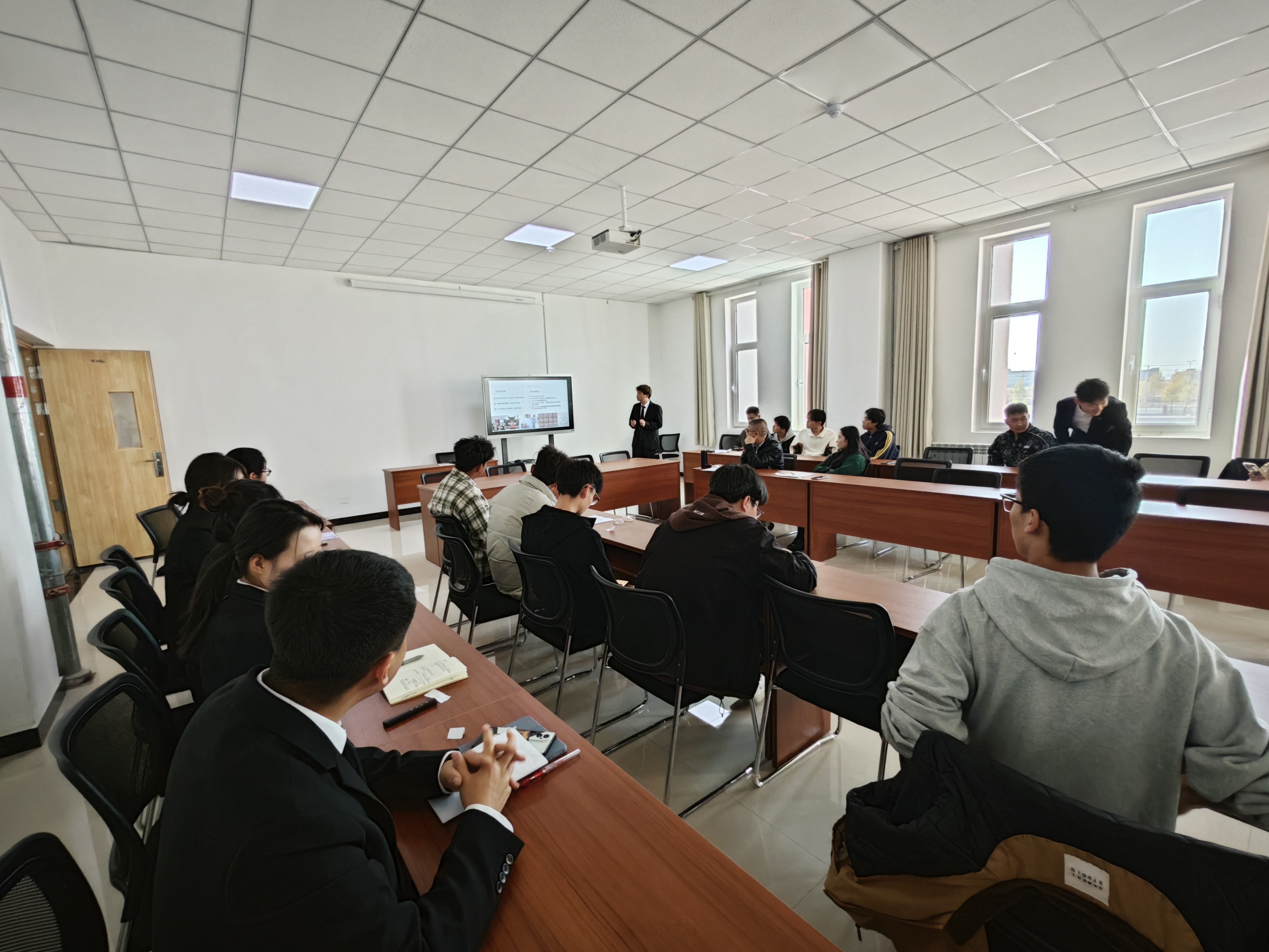 ef00986ac20c620792daede93014629.jpg