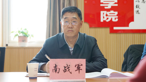 校长南战军调研通识教育学院.jpg