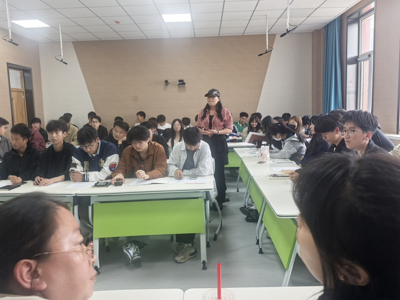 座谈会1.jpg