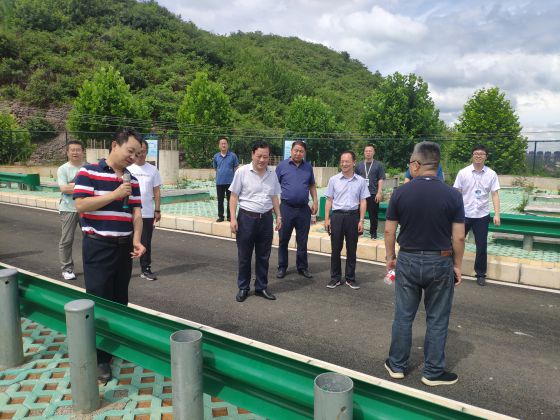 4.在贵州交通职业技术学院考察学习