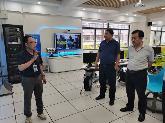 6 在贵州交通职业技术学院考察学习