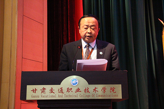 4徐亮同志代表学院党委作工作报告