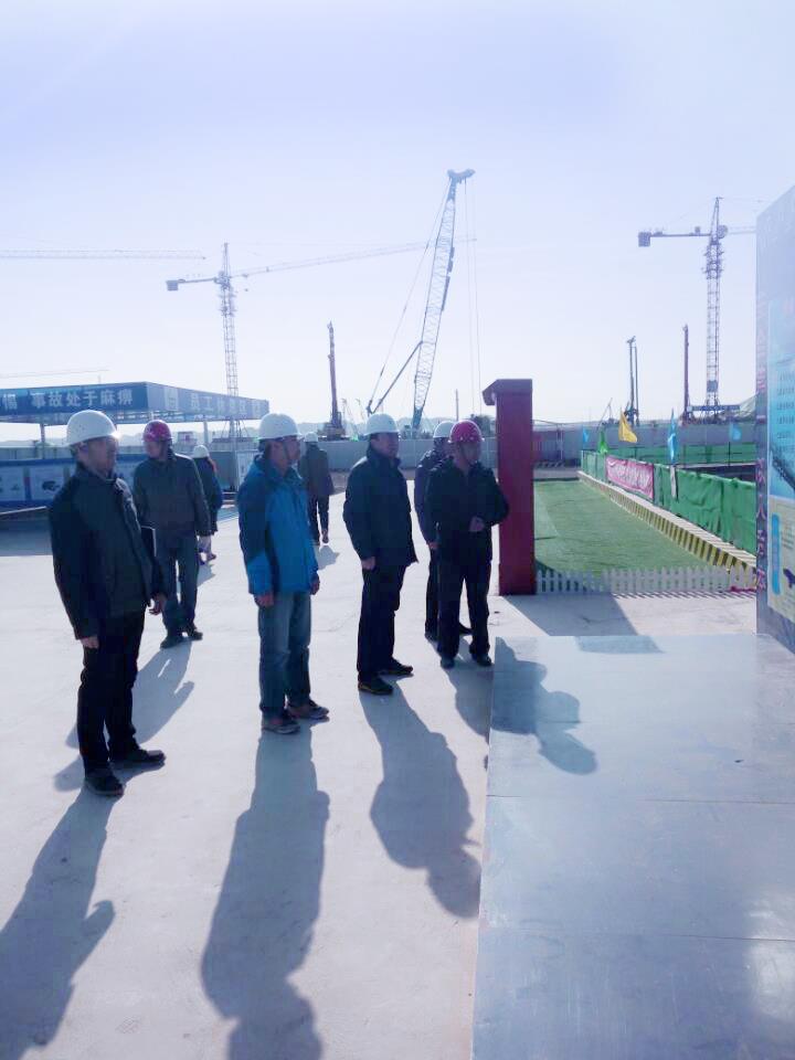 查看我院新校区图书馆建设工地