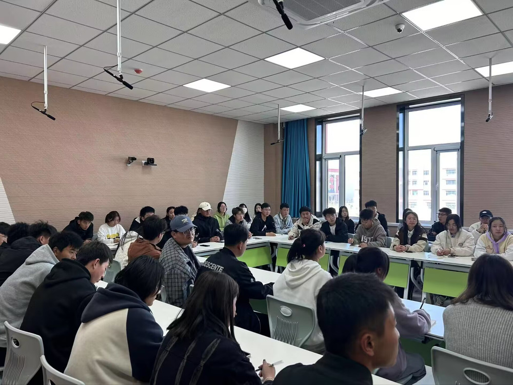 师生座谈会2.jpg