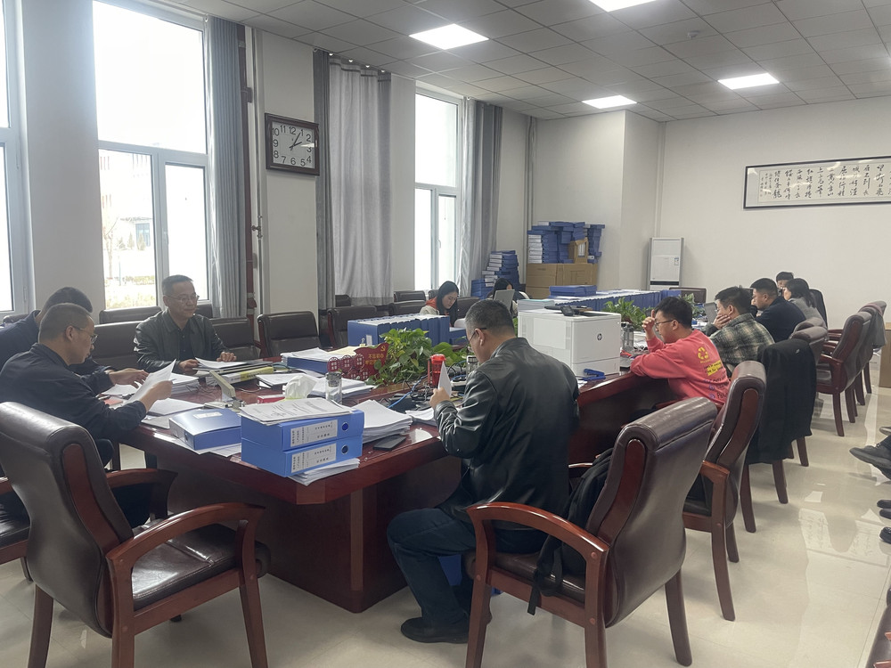 会上,薛小明传达了学院党委书记闫林君和院长郭明维就做好学院2024