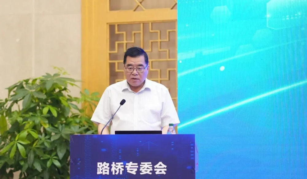 南京交院党委书记、专指委副主任委员张毅.png