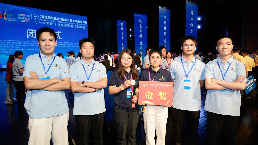 9E320388AFBF8093698B0C0C2CD198B1.jpg